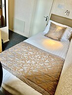 Clifton Court Metro Hotel