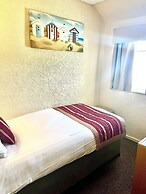 Clifton Court Metro Hotel