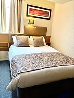 Clifton Court Metro Hotel