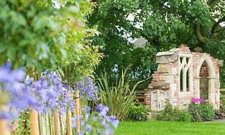 The Fence Gate Lodge