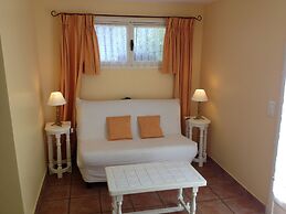 B&B With Charm - Quiet With Kitchen & sw Pool