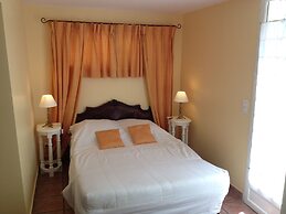 B&B With Charm - Quiet With Kitchen & sw Pool