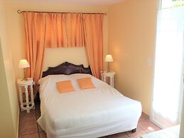 B&B With Charm - Quiet With Kitchen & sw Pool