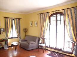 B&B With Charm - Quiet With Kitchen & sw Pool