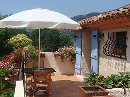 B&B With Charm - Quiet With Kitchen & sw Pool