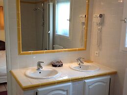 B&B With Charm - Quiet With Kitchen & sw Pool
