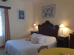 B&B With Charm - Quiet With Kitchen & sw Pool