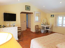 B&B With Charm - Quiet With Kitchen & sw Pool