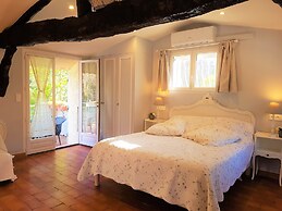 B&B With Charm - Quiet With Kitchen & sw Pool