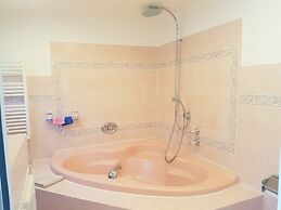 B&B With Charm - Quiet With Kitchen & sw Pool