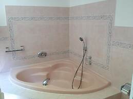 B&B With Charm - Quiet With Kitchen & sw Pool