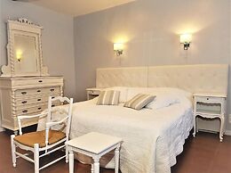 B&B With Charm - Quiet With Kitchen & sw Pool