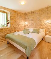 Stone House Luxury Rooms