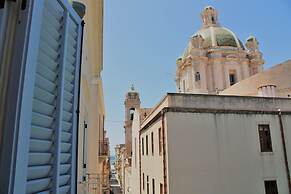 ZIBIBBO SUITES & ROOMS - Aparthotel in Centro Storico a Trapani
