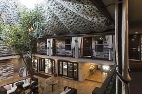 L.A. Sky Boutique Hotel