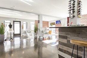 L.A. Sky Boutique Hotel