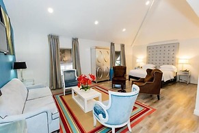 L.A. Sky Boutique Hotel