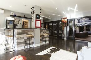 L.A. Sky Boutique Hotel