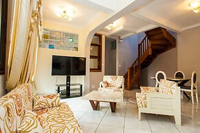 Oceanis Home & Voyages