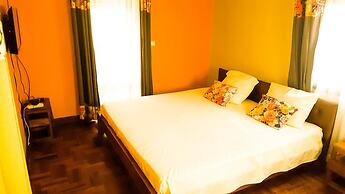 Oceanis Home & Voyages