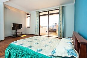 Oceanis Home & Voyages