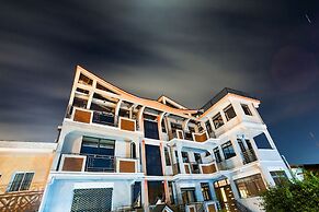 Oceanis Home & Voyages