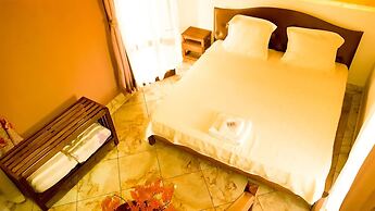 Oceanis Home & Voyages