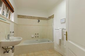 Moorcroft Manor Boutique Country Hotel