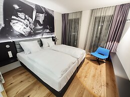 V8 Hotel Motorworld Region Stuttgart, BW Premier Collection