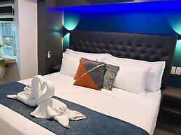 CLOCKWORKORANGE Luxury Suites