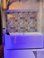CLOCKWORKORANGE Luxury Suites