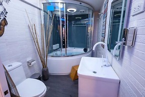 CLOCKWORKORANGE Luxury Suites