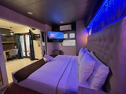 CLOCKWORKORANGE Luxury Suites