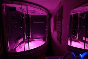 CLOCKWORKORANGE Luxury Suites