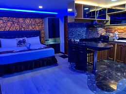 CLOCKWORKORANGE Luxury Suites