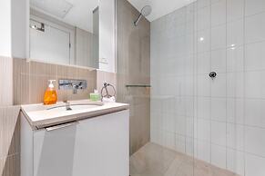 Premier Stays Melbourne