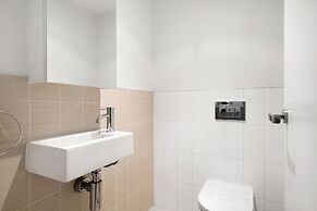 Premier Stays Melbourne