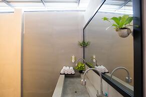 White Rabbit Hostel - Adults Only