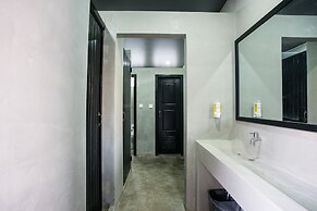 White Rabbit Hostel - Adults Only