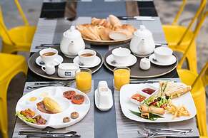 White Rabbit Hostel - Adults Only