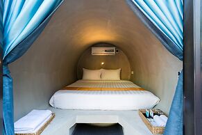 White Rabbit Hostel - Adults Only