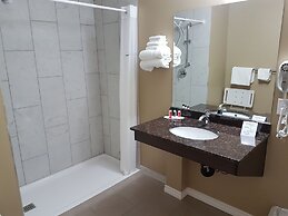 Super 8 by Wyndham Hardisty