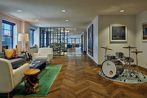 Renaissance Saint Elm Dallas Downtown Hotel