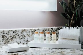 Renaissance Saint Elm Dallas Downtown Hotel