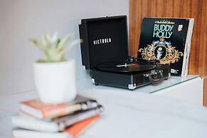 Renaissance Saint Elm Dallas Downtown Hotel