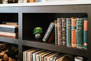 Renaissance Saint Elm Dallas Downtown Hotel