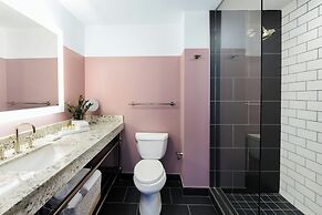 Renaissance Saint Elm Dallas Downtown Hotel