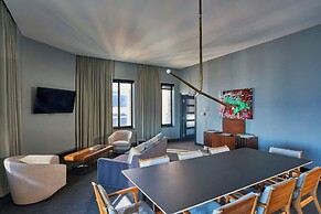 Renaissance Saint Elm Dallas Downtown Hotel