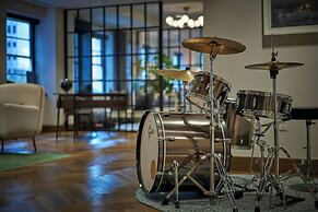 Renaissance Saint Elm Dallas Downtown Hotel