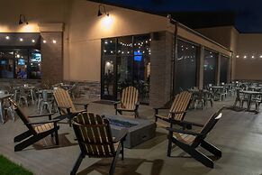 Holiday Inn & Suites Sioux Falls - Airport by IHG
